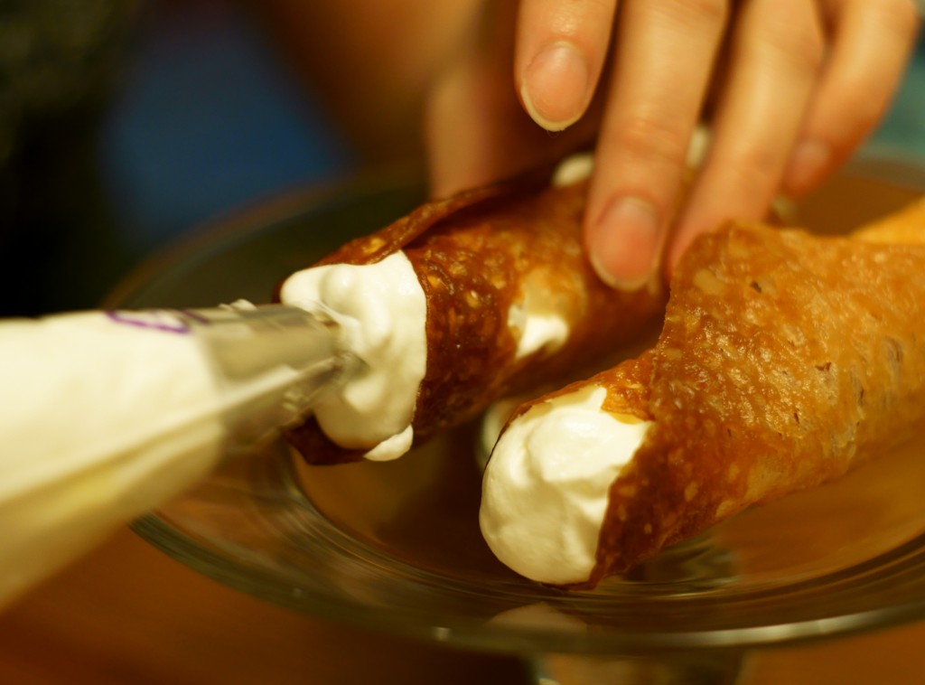 filling brandy snaps with cream
