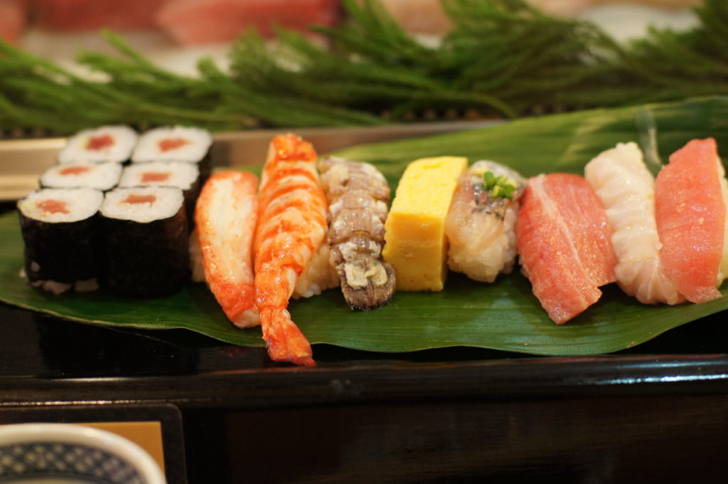 Iwasa Sushi Set
