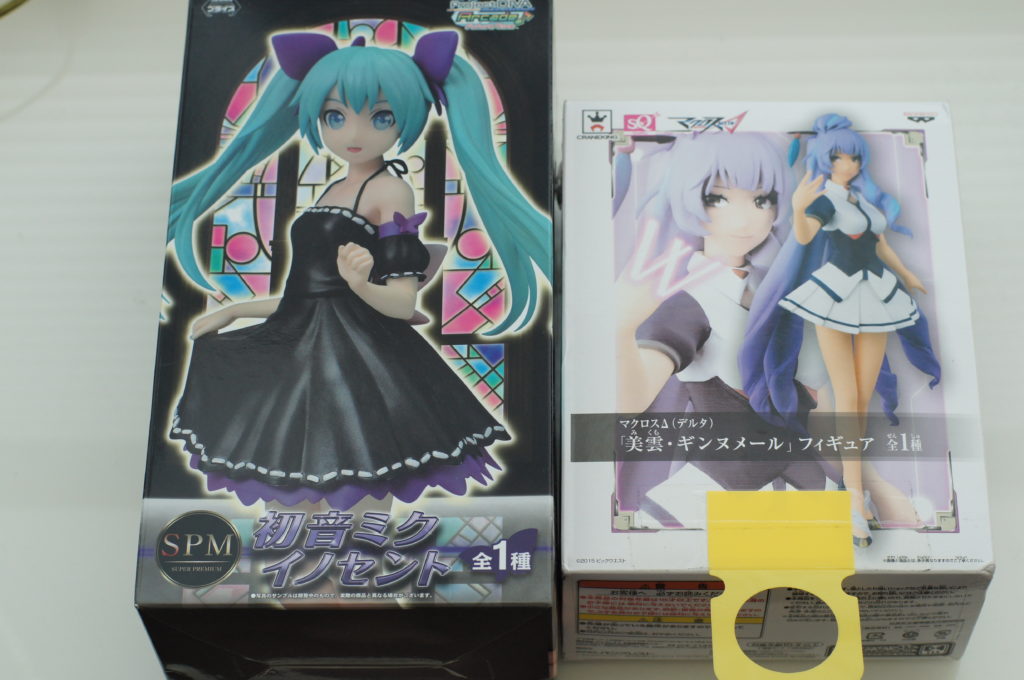 Anime Figurines in Boxes with UFO Catcher Circular Tab