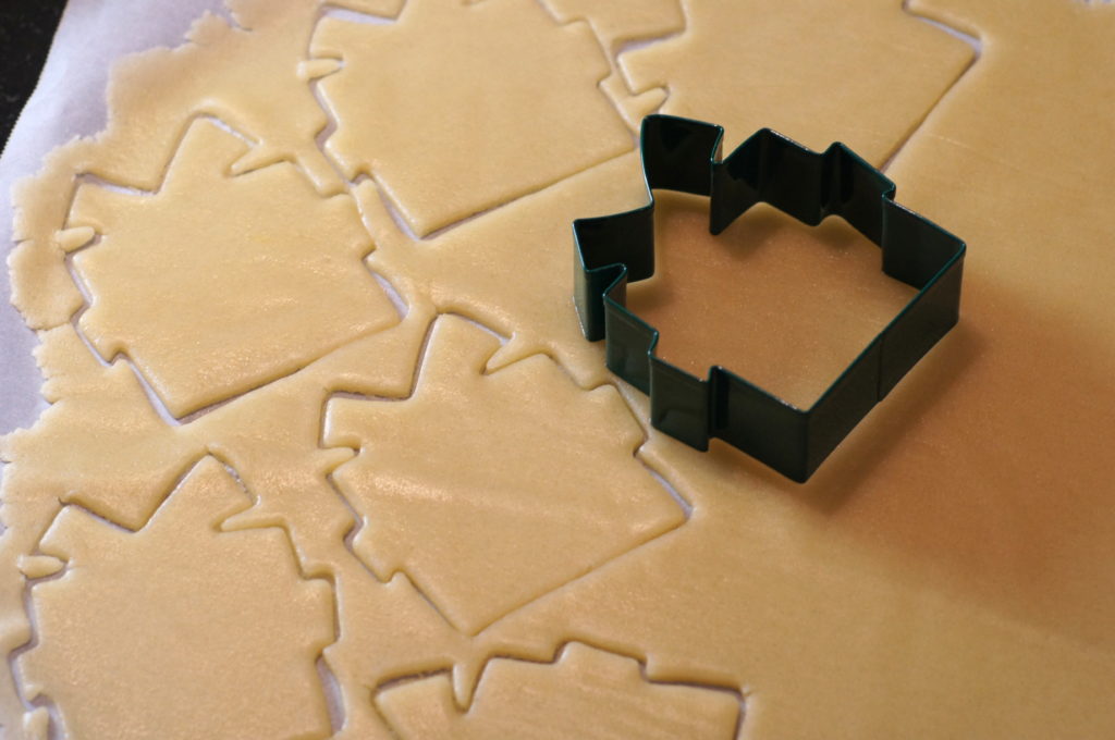 Cutting Out Sand Tarts 