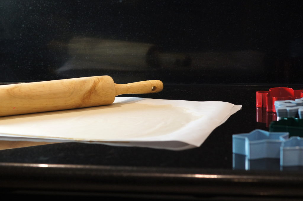 Rolling Sand Tart Dough Using Parchment Paper 