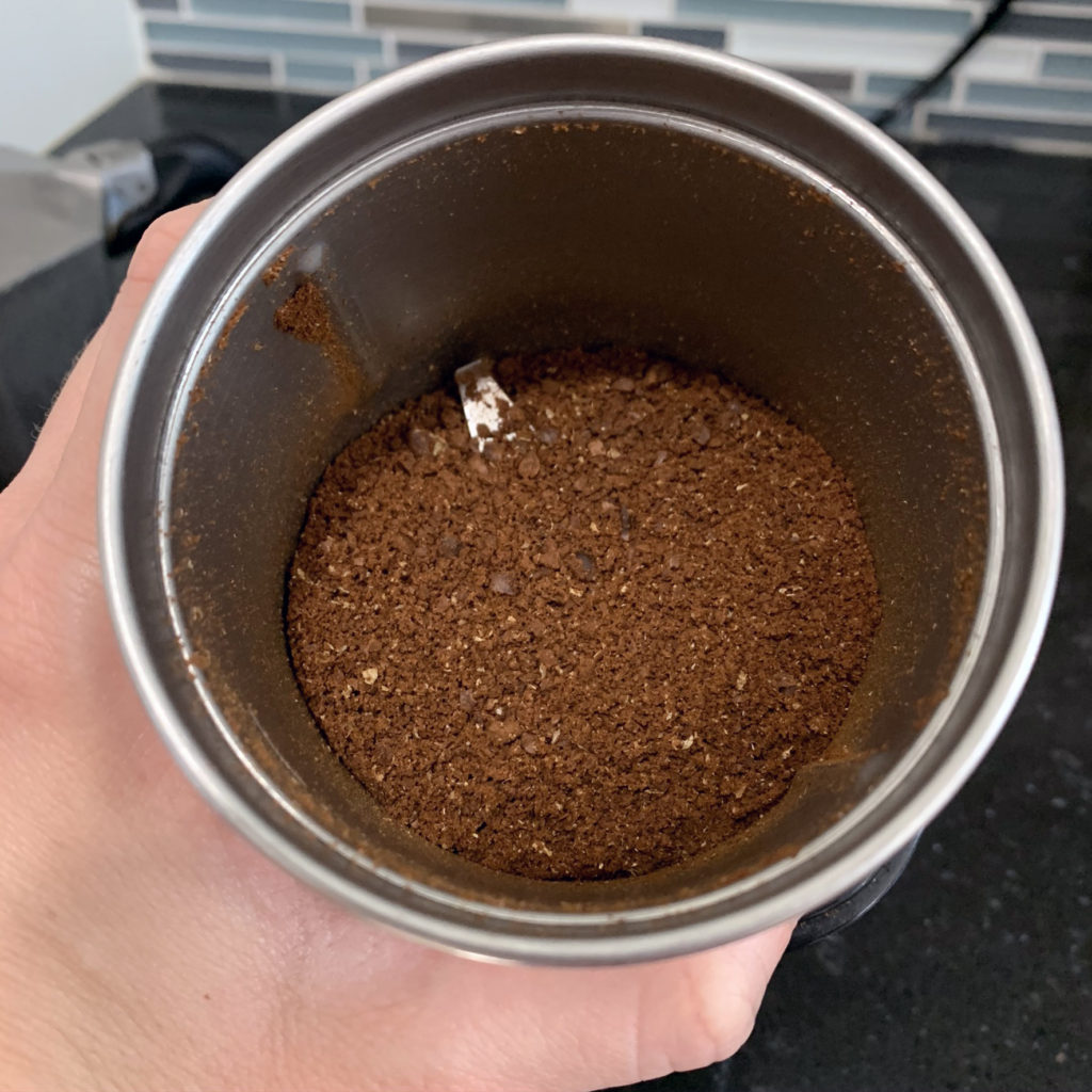 Ground Espresso Beans in Grinder for Café con Leche 